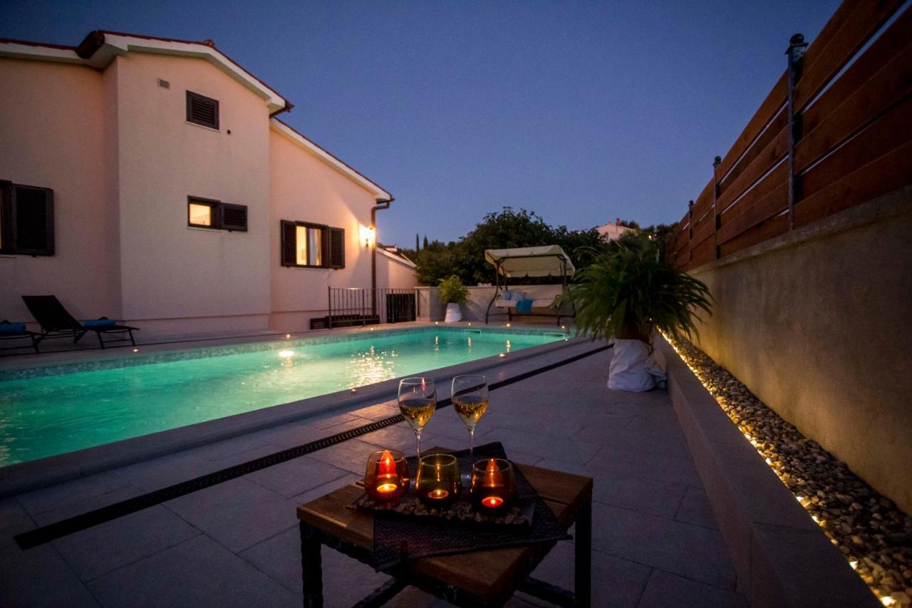 Holiday House Alex ロヴィニ エクステリア 写真